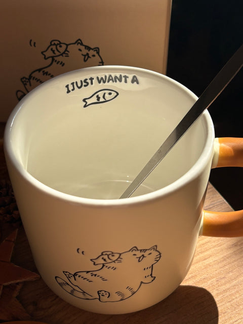 Tazza Mug "I just want a...FISH!" con coperchio in ceramica e cucchiaino 380 ml Himalaya