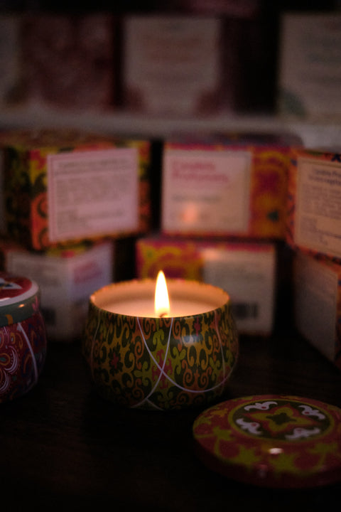 Candela Vegetale in cera di Soia con scatolina in latta 120 gr Maioliche