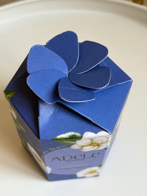 Dillo con un fiore - Candela camelia 170 gr - Adele Fragranze